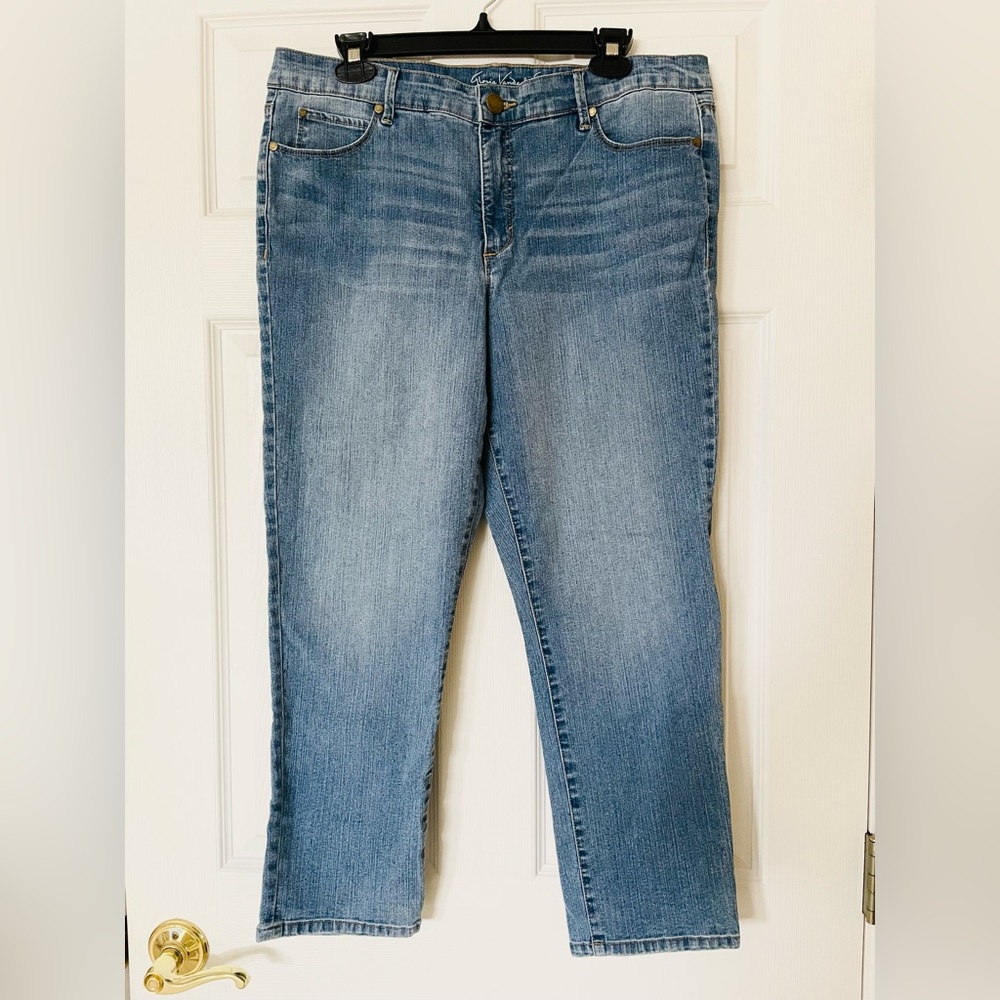 Gloria Vanderbilt “Amanda” Crop Jeans – Light Wash | Size 14P